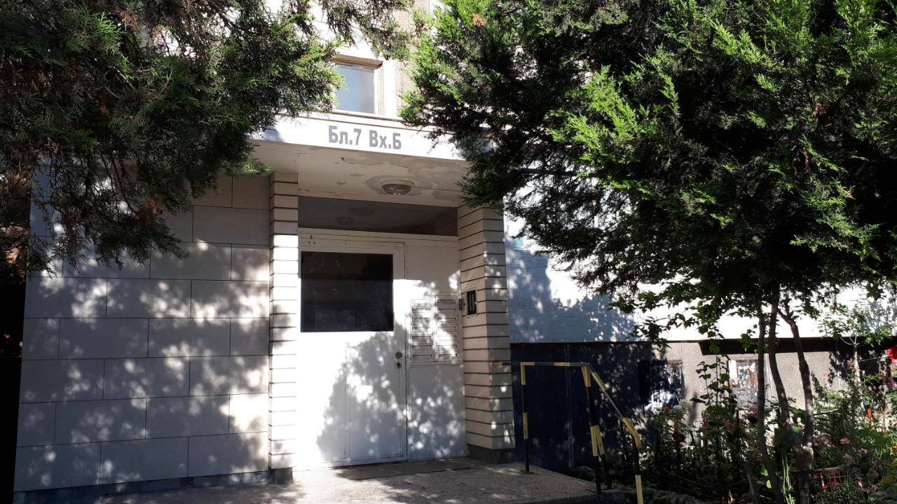 2 Bedrooms With Private Bath And Balcony Near The Airport Szófia Kültér fotó