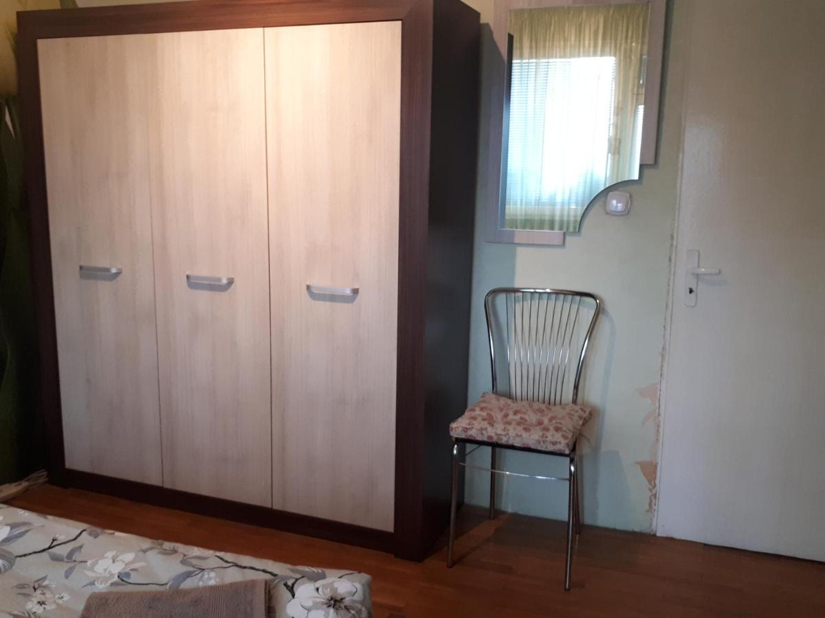 2 Bedrooms With Private Bath And Balcony Near The Airport Szófia Kültér fotó